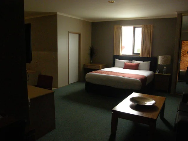 غرفة سوبيريور بسرير كينج، Quality Inn Colonial 3/3