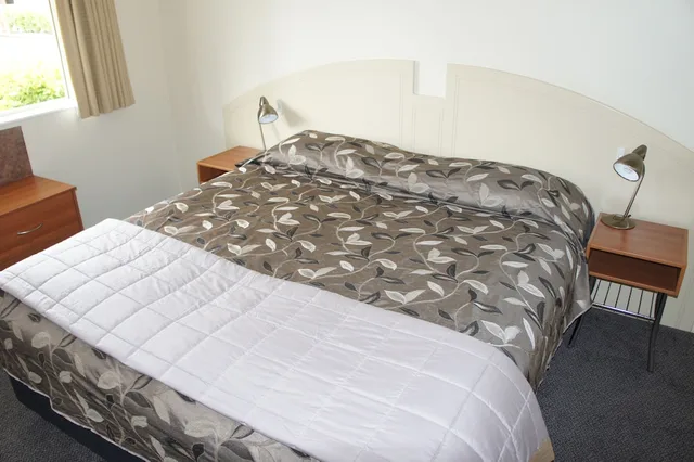 1 Bedroom, Spa, 1 King and 1 Single Beds، Bks Egmont Motor Lodge 3/5