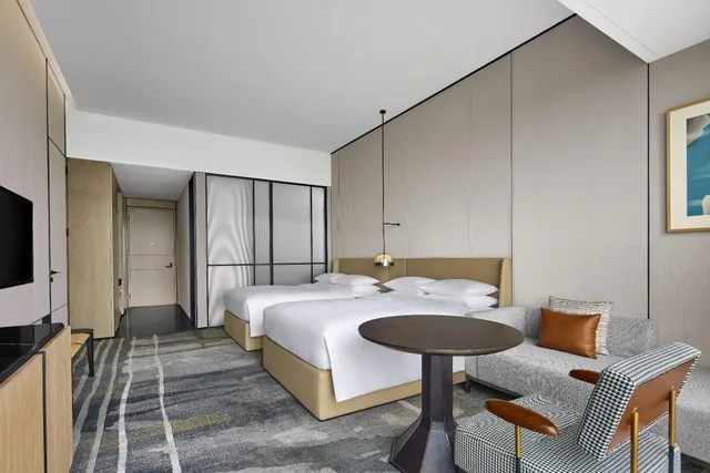 Guest Room, Deluxe, Twin Beds, Lake View, Sheraton Chengdu Pidu 3/4