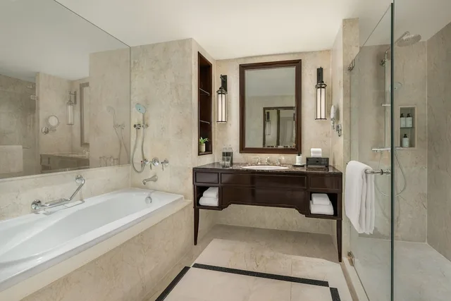 Royal, King Bed, Bathtub, THE ATHENEE HOTEL, A LUXURY COLLECTION HOTEL BANGKOK 6/8