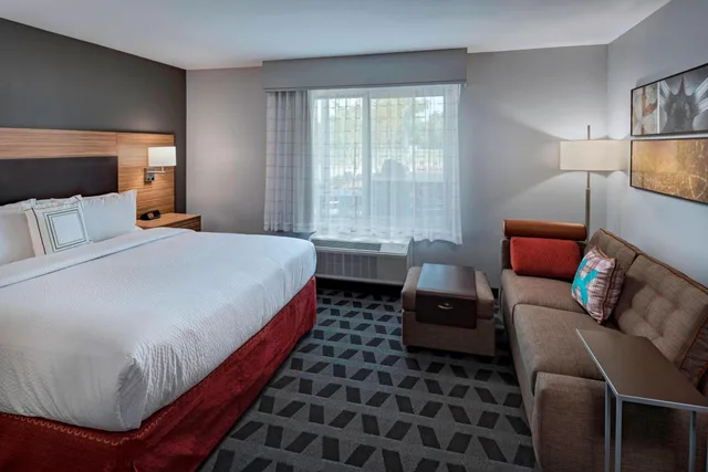 استوديو ديلوكس بسرير كينج مع أريكة، Towneplace Suites Baton Rouge Port Allen 1/5