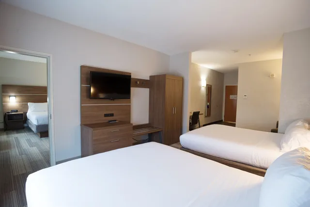 غرفة قياسية بسريرين كوين، Holiday Inn Express La Plata 1/4