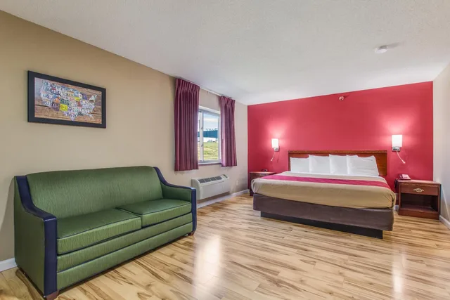 جناح بسرير كينج بجاكوزي، Econo Lodge Shelbyville KY 4/7