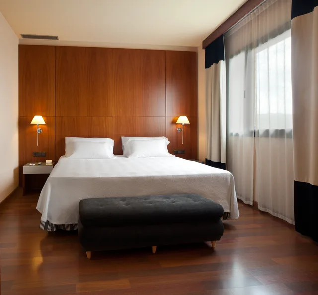 جناح جونيور عائلي، Occidental Sevilla Viapol 2/5