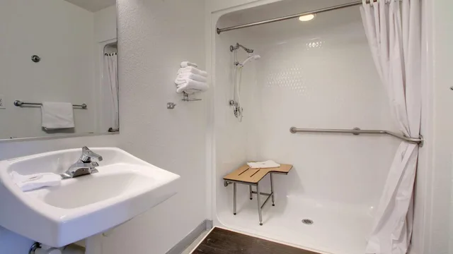 1 Queen Bed - Hearing Accessible Micfridge، Motel6 Owensboro, KY 10/10
