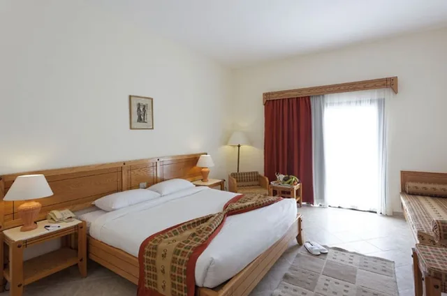 غرفة غراند بريميوم بسرير كينج وسرير فردي، Three Corners Fayrouz Plaza Beach Resort 1/5