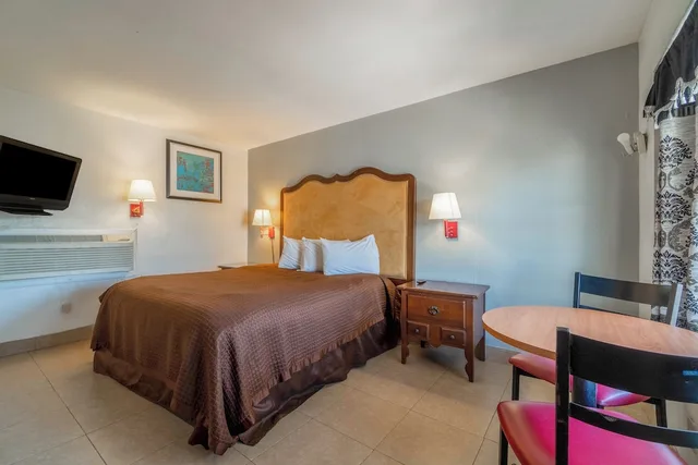 Room, King Bed, Pelican Inn by Belvilla Aransas Pass, TX 5/7