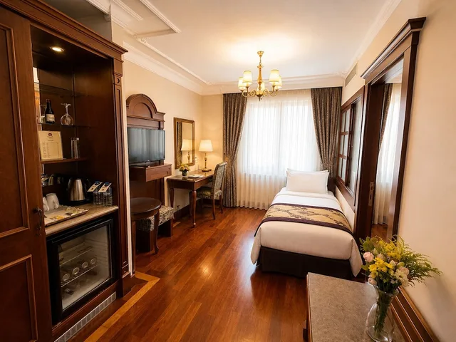 غرفة عائلية رباعية بسرير كوين مع أريكة، Glk Premier Regency Suites And Spa 5/10