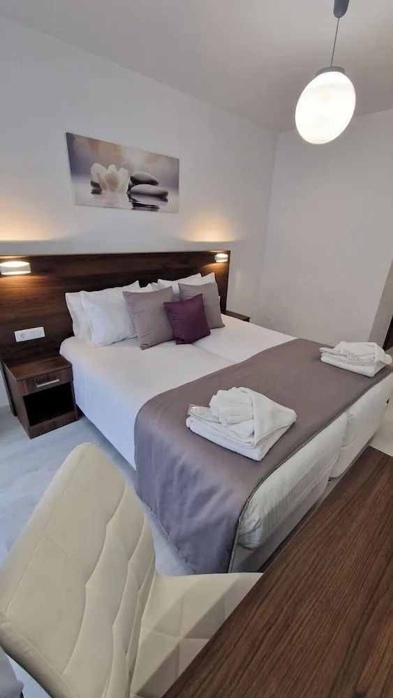 غرفة سوبيريور بسريرين منفصلين مع أريكة، INTERNATIONAL ATENE HOTEL 2/3