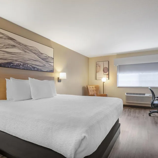 غرفة بسرير كينج بحوض استحمام لذوي الإعاقة، Best Western Plus Meridian 1/4