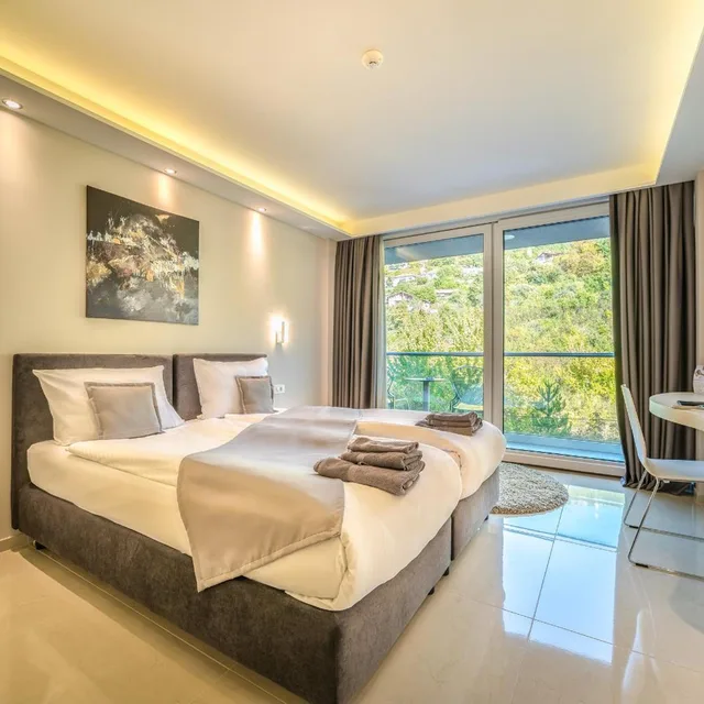 غرفة سوبيريور بسريرين منفصلين بإطلالة على الجبل بشرفة، Laki Hotel & Spa 1/5