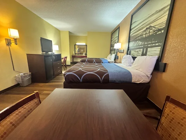 غرفة بسريرين مزدوجين، Super 8 By Wyndham Laurel, MS 6/10