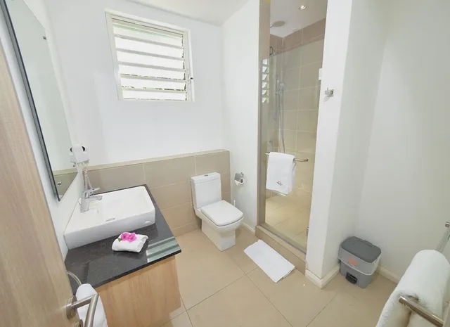 3 Bedrooms, Luxury, Villa, 1 King and 2 Queen Beds, Beach Front, Sea View، Le Beachclub Serviced Apartments And Villas 5/5