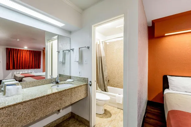 غرفة رباعية، Motel6 San Antonio, TX - Frost Bank Center 10/10
