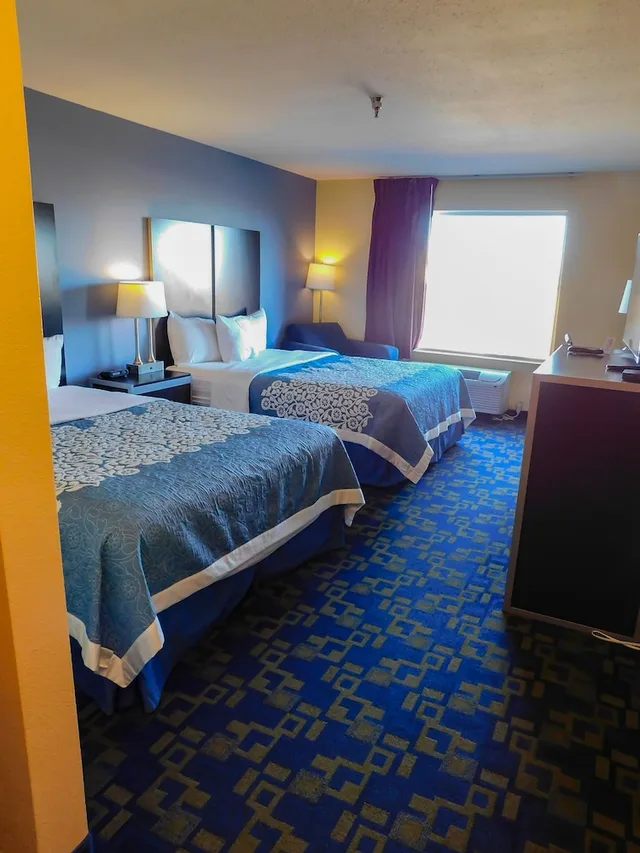 غرفة بسريرين كوين، Days Inn & Suites by Wyndham Pocahontas 3/6