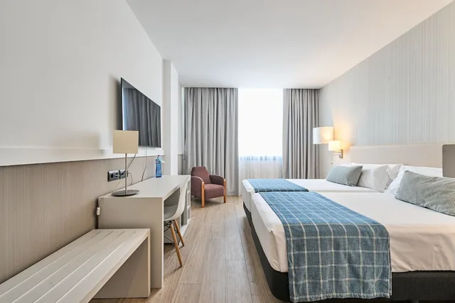Double Premium Single Use، CATALONIA GRAN HOTEL VERDI 4/8