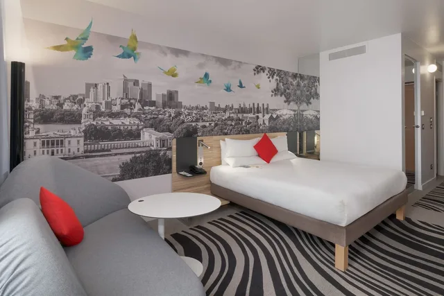 غرفة بريميوم تنفيذية بسرير كوين، Novotel London Excel 3/5