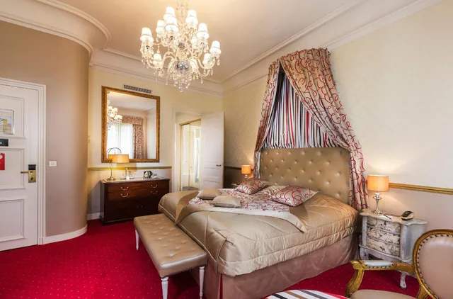 جناح جونيور بسرير كينج، Hotel Claridge 10/10