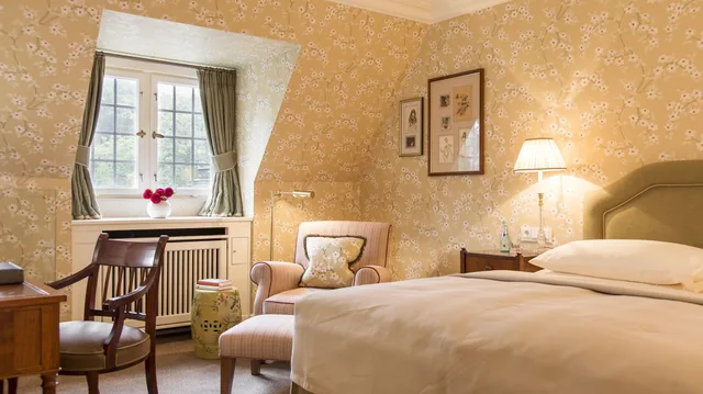 غرفة قياسية بسرير مزدوج، Schlosshotel Kronberg Hotel Frankfurt 1/10