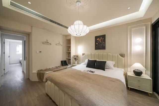 2 Bedrooms, Senior, Apartment, 1 Queen and 2 Double Beds, Bathtub, Book and Bed-People's Square 2/10