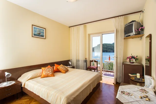 غرفة بسرير كينج بإطلالة على البحر، Villa Malfi 4/10
