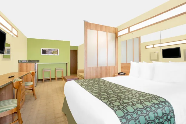 جناح استوديو بسرير كوين مع أريكة، Microtel Inn Suites By Wyndham Tuscumbia Muscle Shoals 5/10