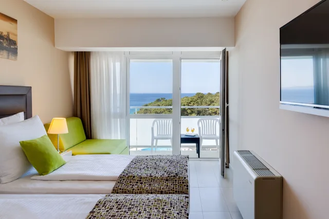 غرفة بريميوم بإطلالة على البحر بشرفة مع سرير سحّاب إضافي، Hotel Pinija 4/9