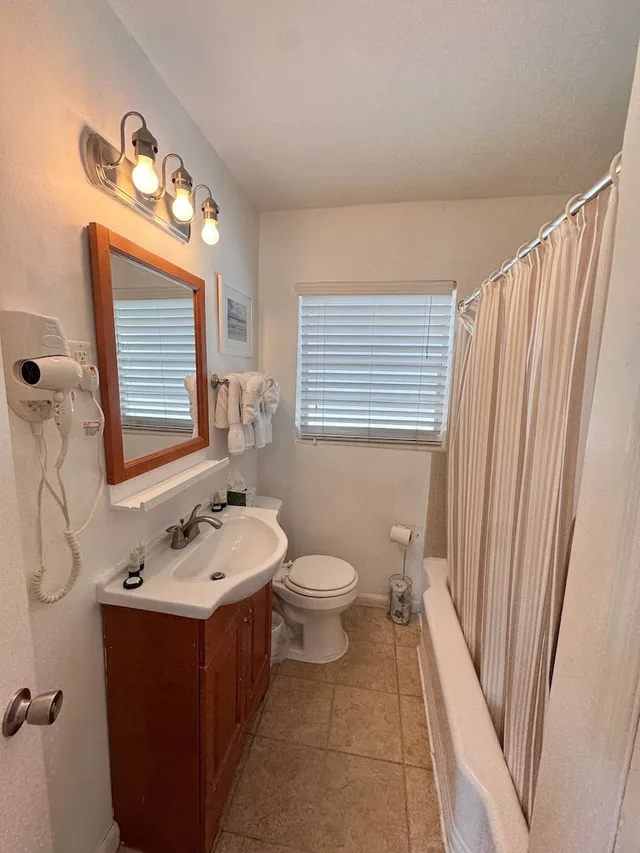 Superior, Studio, Queen Murphy Bed, Sofa، Coral Key Inn 4/4
