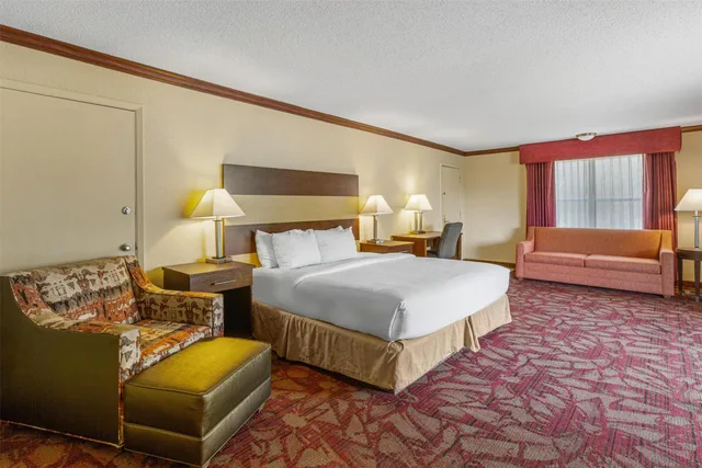 جناح جونيور بسرير كينج بإطلالة على المسبح للمدخنين، Best Western Pine Springs Inn 2/8