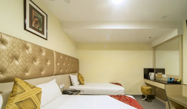Family, Triple, 2 Bunk Beds, No Window, Sandpiper Hotel 1/10