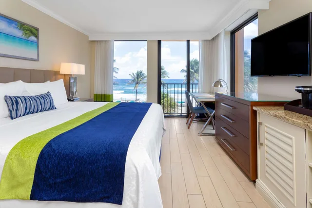 Ocean, King Bed، Wyndham Deerfield Beach Resort 4/6