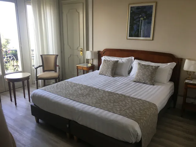 غرفة بسرير مزدوج بإطلالة على البحيرة، Palace Grand Hotel Varese 1/3