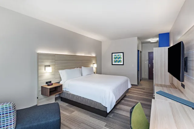 غرفة قياسية بسرير كينج، Holiday Inn Express Hotel Suites Vidor South 2/5