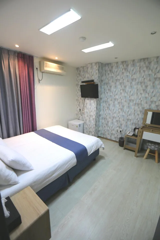 غرفة بسرير كوين، Must Stay (ex. Seoul Backpackers) 2/3