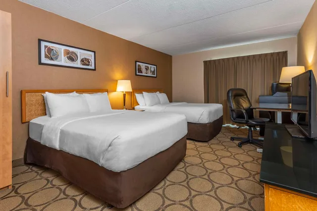 Upgrade, 2 Double Beds، Comfort Inn Laval 2/2