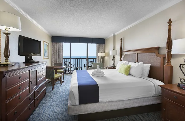 Efficiency, Tower, King Bed, Ocean Front, Kitchen، Sea Crest Oceanfront Resort 3/9