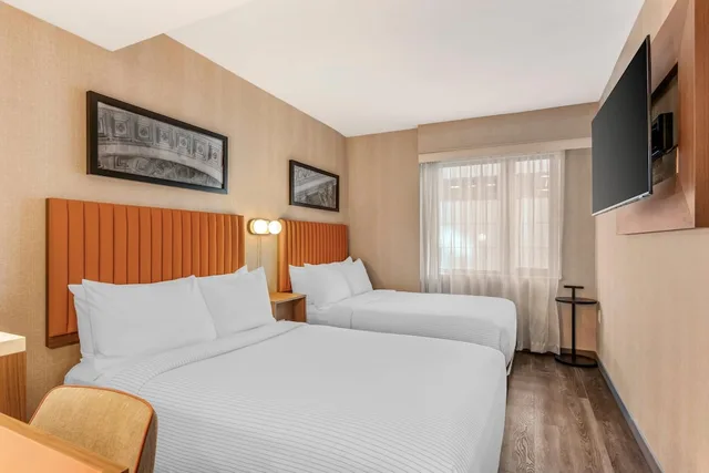 غرفة بسريرين مزدوجين لذوي الإعاقة، Cambria Hotel New York Times Square 2/3