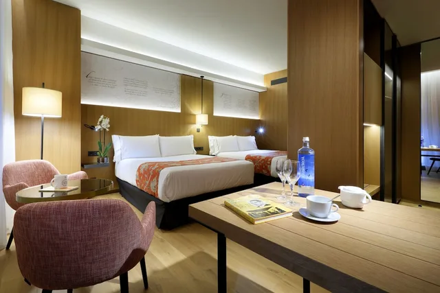 Room, Triple, 1 Queen and 1 Single Bed, Aurea Catedral 3/3