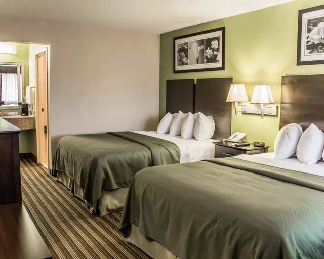 غرفة قياسية بسريرين كوين للمدخنين، Quality Inn Kenly I-95 4/10
