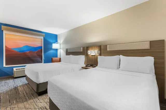جناح بسريرين كوين مع أريكة، Holiday Inn Express Hotel And Suites Belgrade 1/4
