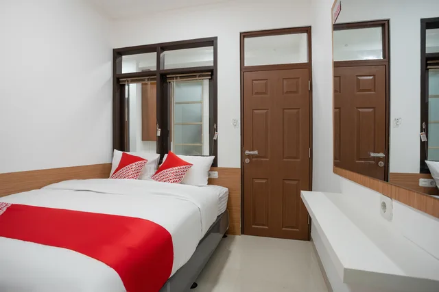 غرفة قياسية بسرير كينج، Hotel O Hegarbudhi Residence 2/4