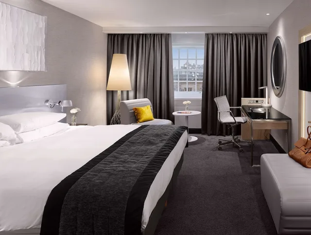 Superior, Twin Beds, Scenic View، Radisson Blu Hotel, Edinburgh City Centre 2/9