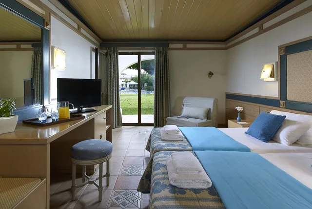 بنغل بفراش فوتون وسرير مزدوج وسرير فردي بإطلالة على الحديقة، Aldemar Olympian Village 2/6