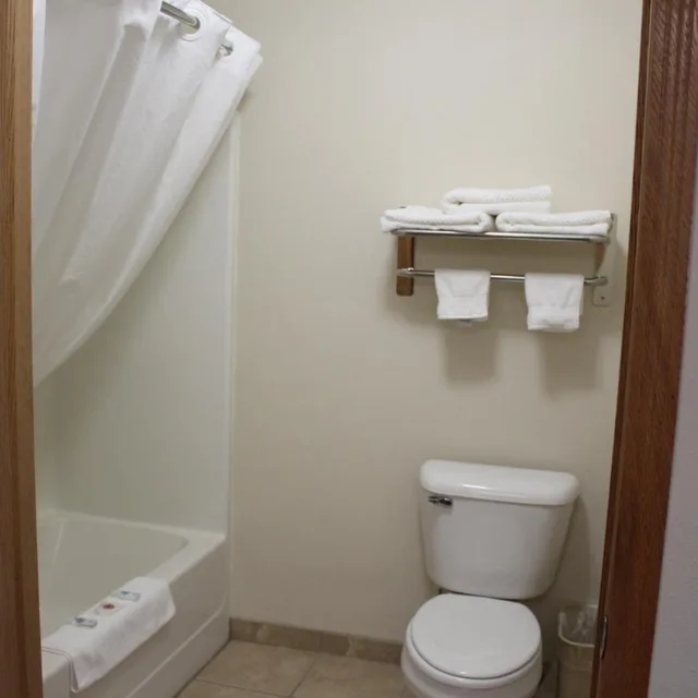 غرفة سوبيريور ثلاثية، Reston Inn & Suites 6/10