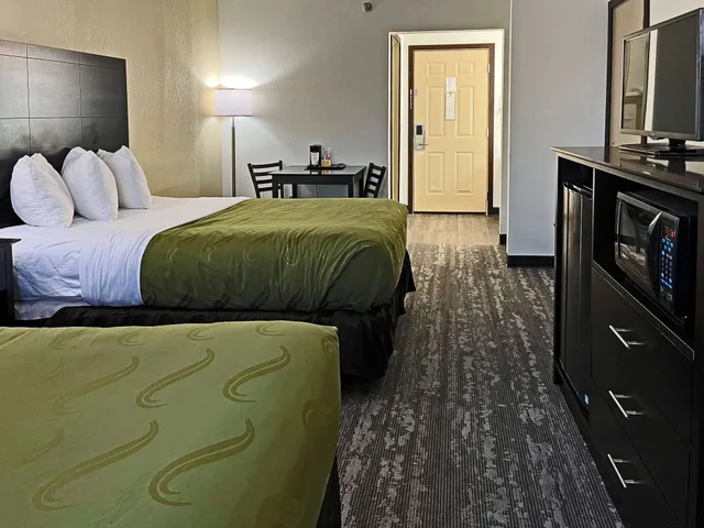 غرفة قياسية بسريرين مزدوجين، Quality Inn Traverse City 1/10