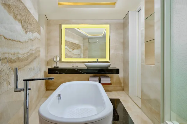 Aqua, Studio, Suite, King Bed, Lagoon View, Balcony، Le Meridien Bali Jimbaran Hotel 4/5