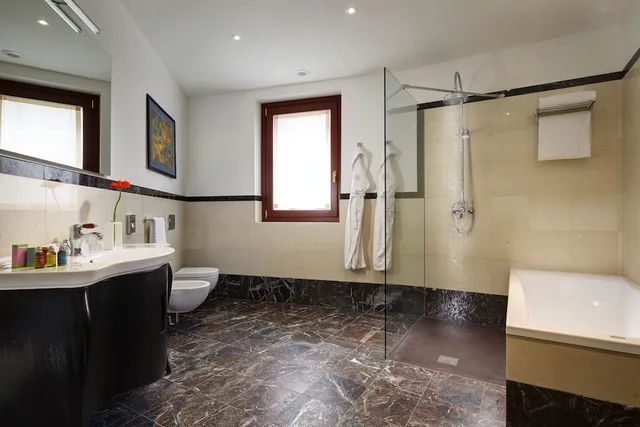 جناح بسرير كينج مع أريكة، Castello Dal Pozzo 5/6