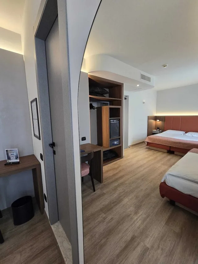 1 Bedroom, Triple, 1 Double and 1 Single Bed, Mokinba Hotel Baviera 7/9