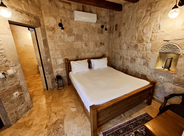 غرفة بسرير مزدوج بشرفة، Dervish Cave House 5/10