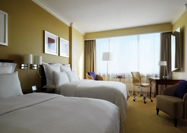 غرفة تنفيذية بسريرين مزدوجين مع دخول صالة النادي، Warsaw Presidential Hotel 2/2
